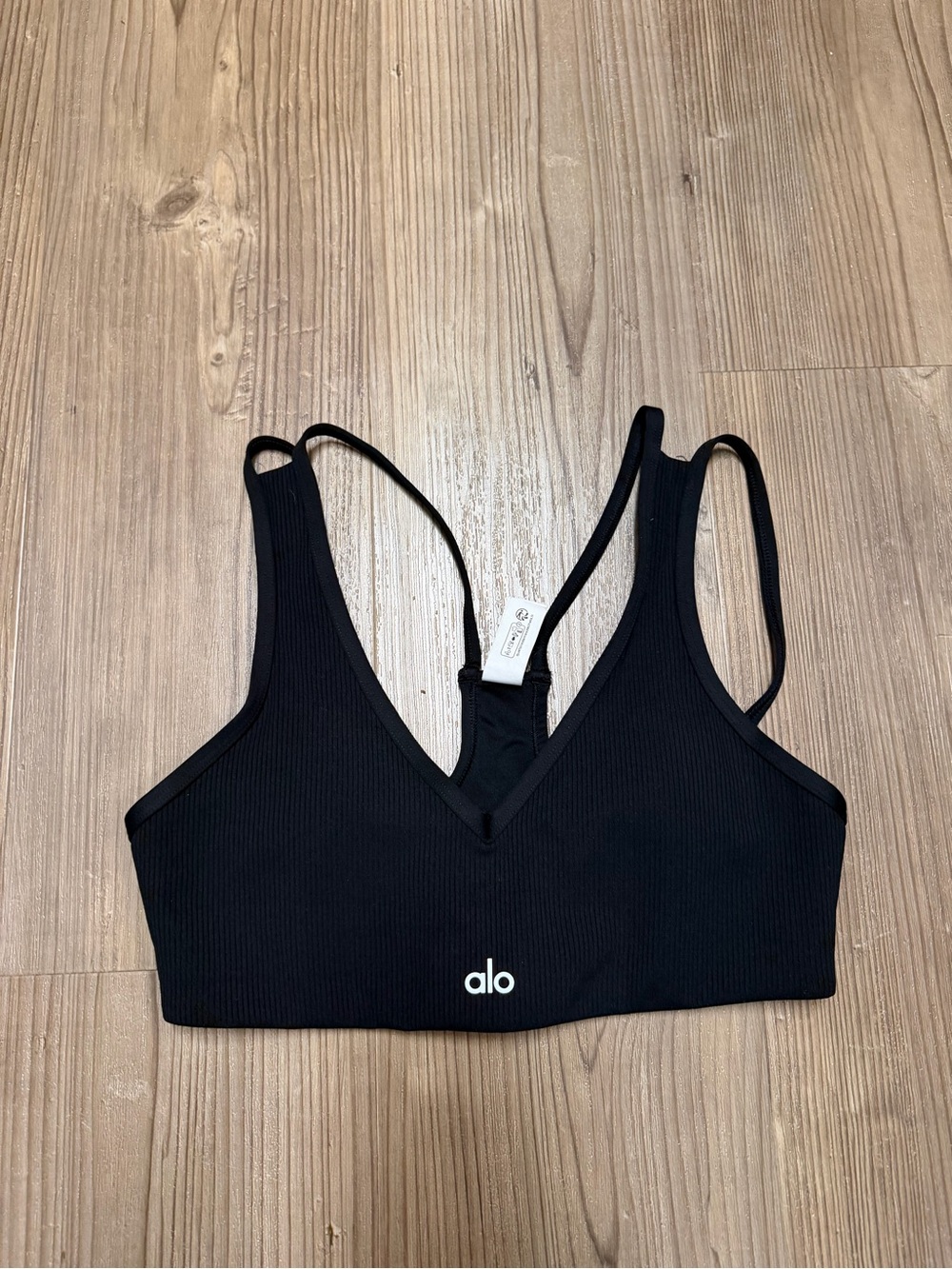 ALO Yoga Black Ribbed V‑Neck Sports Bra